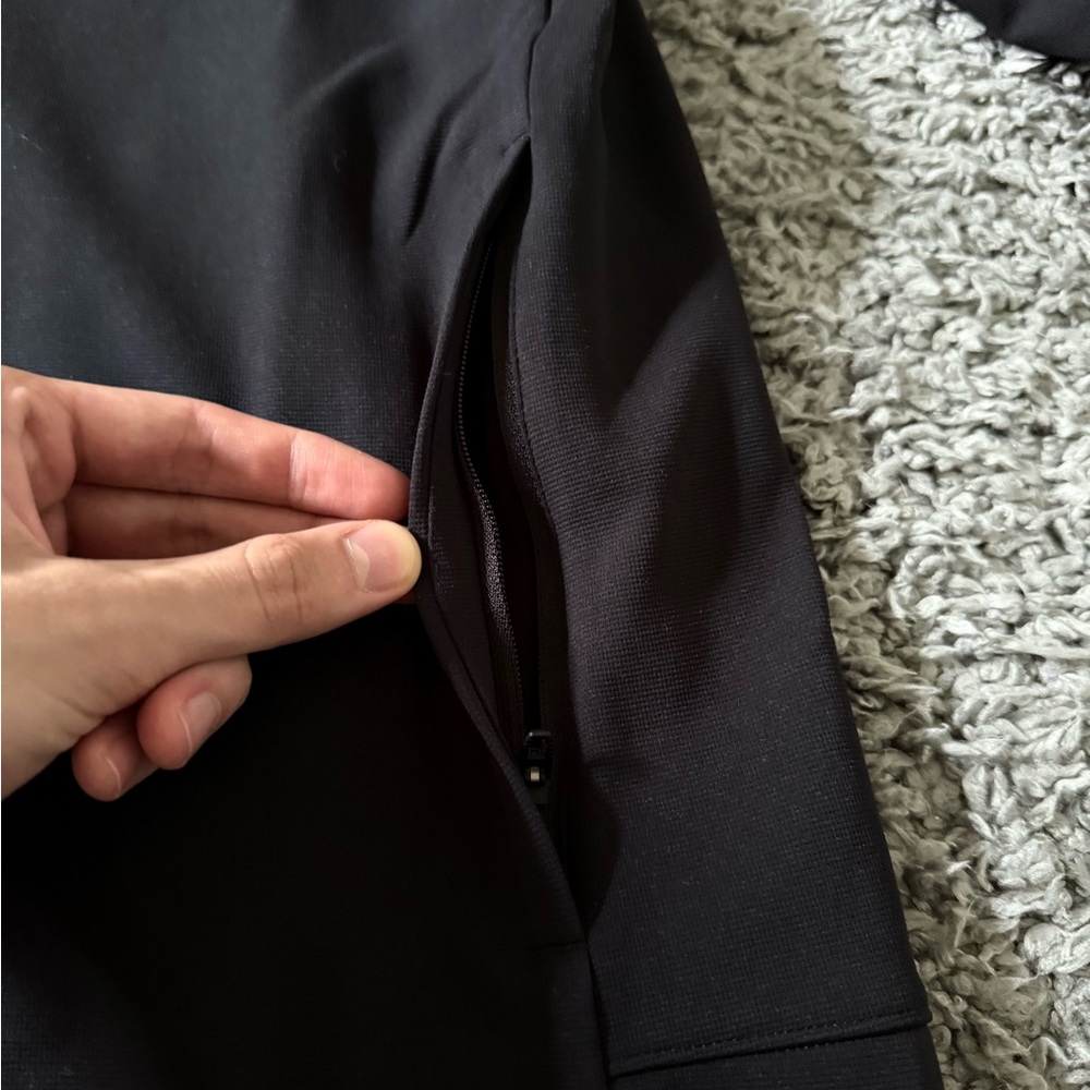 Lululemon Men’s Sojourn Athletic Jacket - Picture 3 of 6